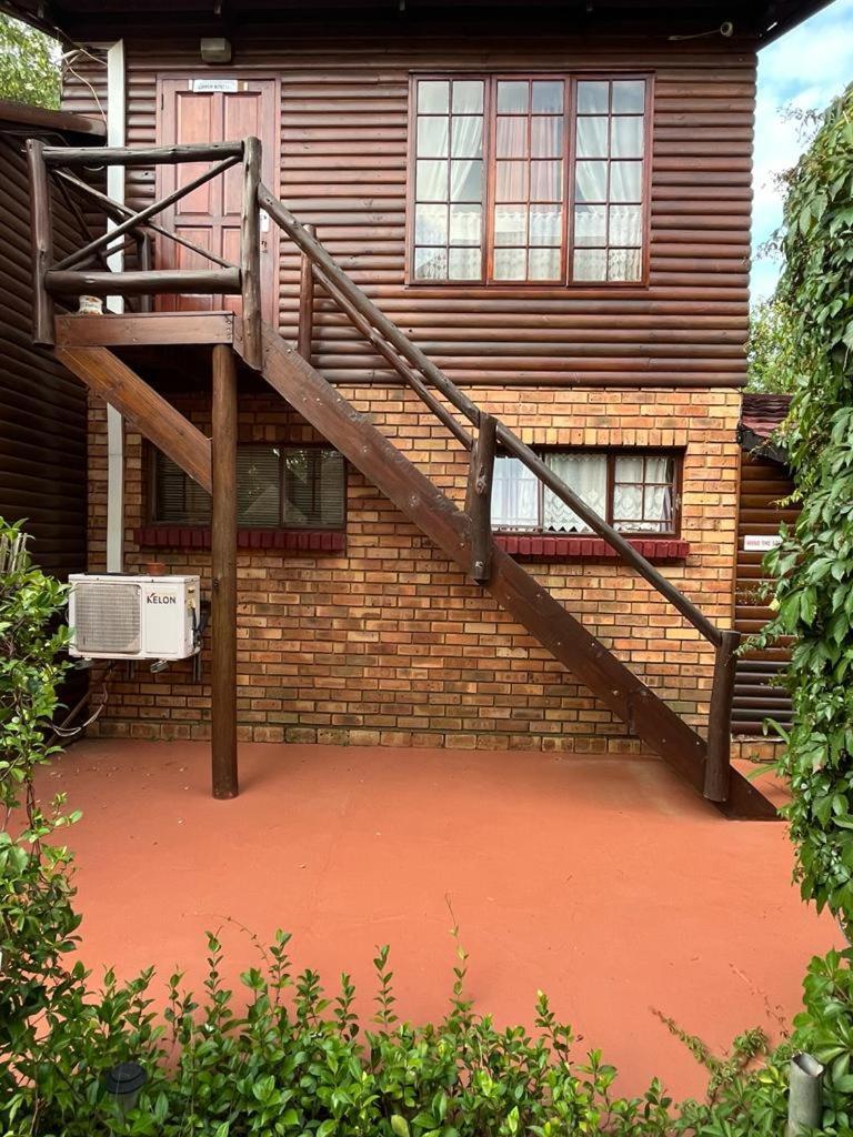 Fairhaven Guest House Klerksdorp Bagian luar foto
