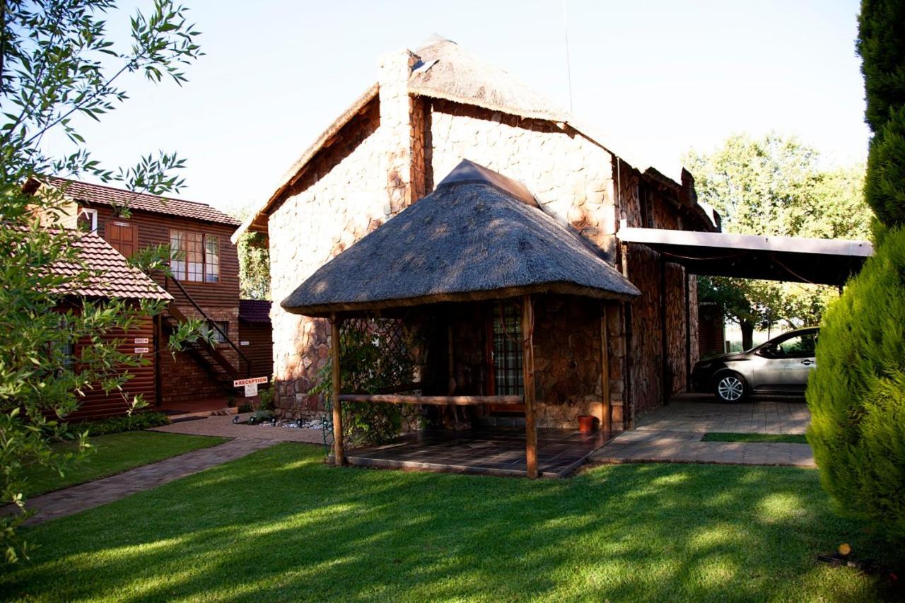 Fairhaven Guest House Klerksdorp Bagian luar foto