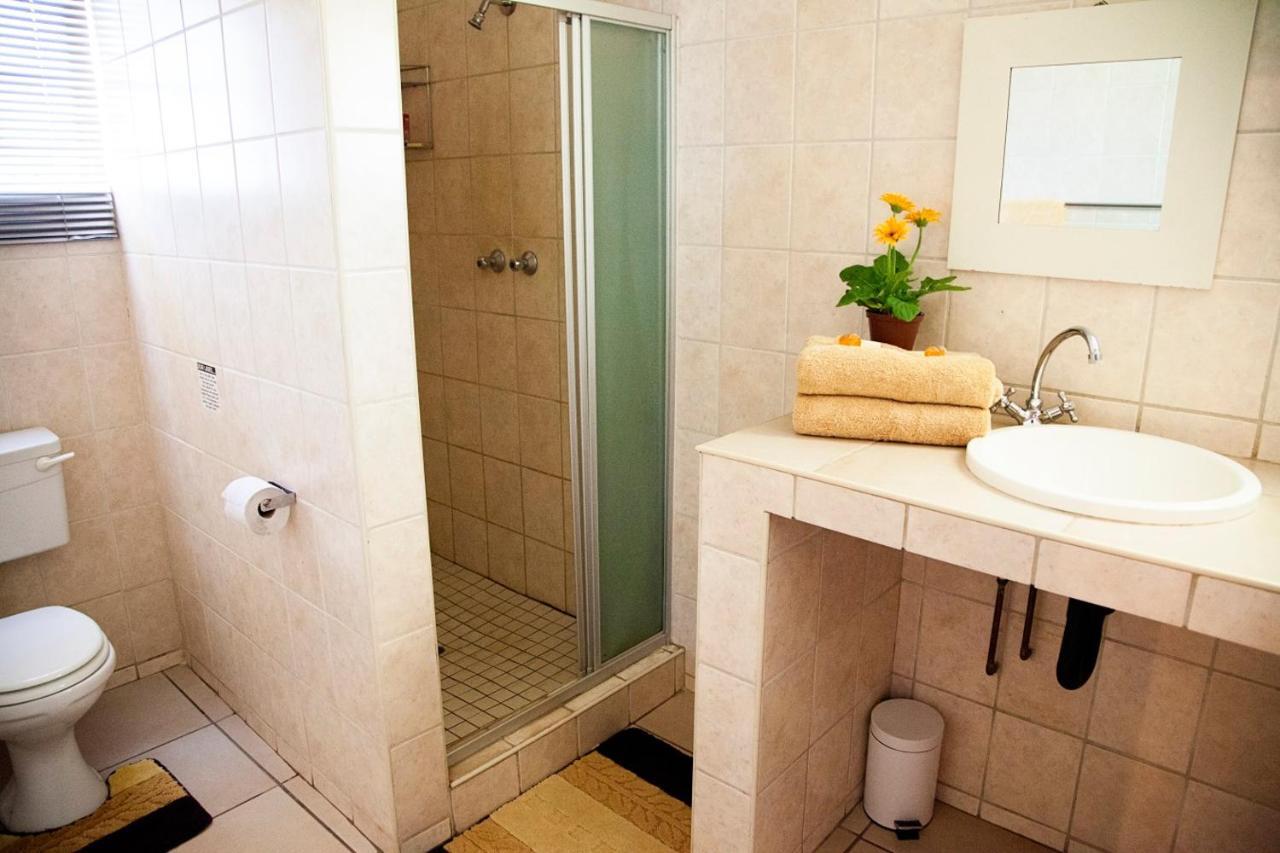 Fairhaven Guest House Klerksdorp Bagian luar foto